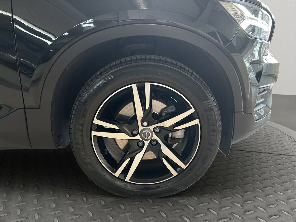 Volvo XC40 2.0 R-design B4 Black #4