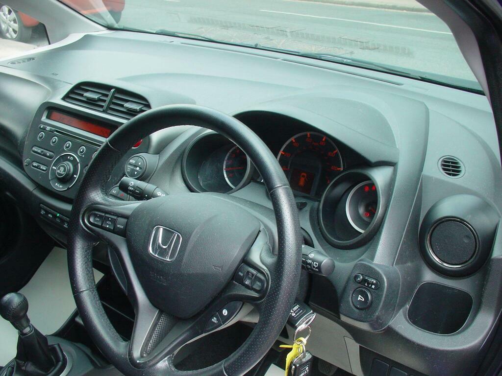 Honda Jazz 1.4 I-vtec Es Plus Silver #24