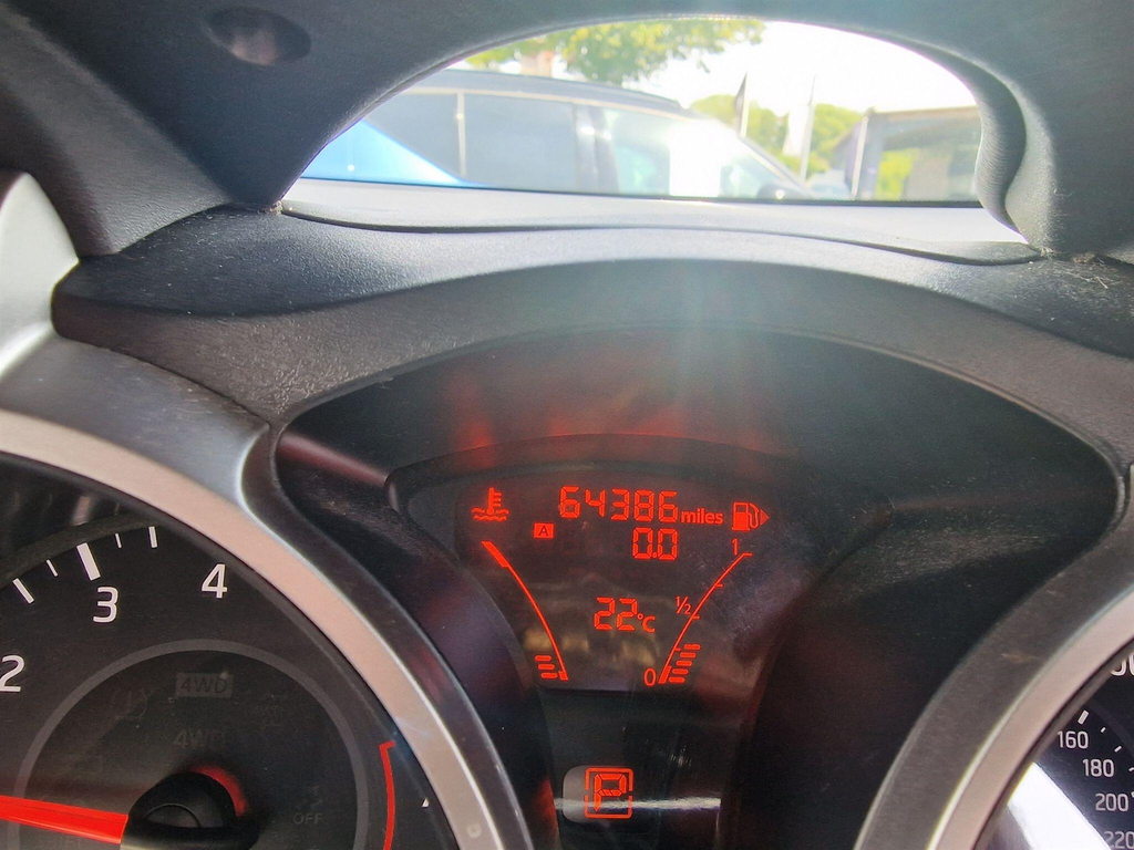 Nissan Juke 1.6 N-connecta Xtron Euro 6 CN67VAH Black #2