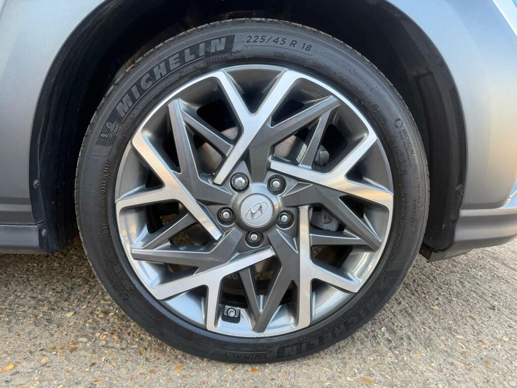Hyundai Kona Hatchback White #14