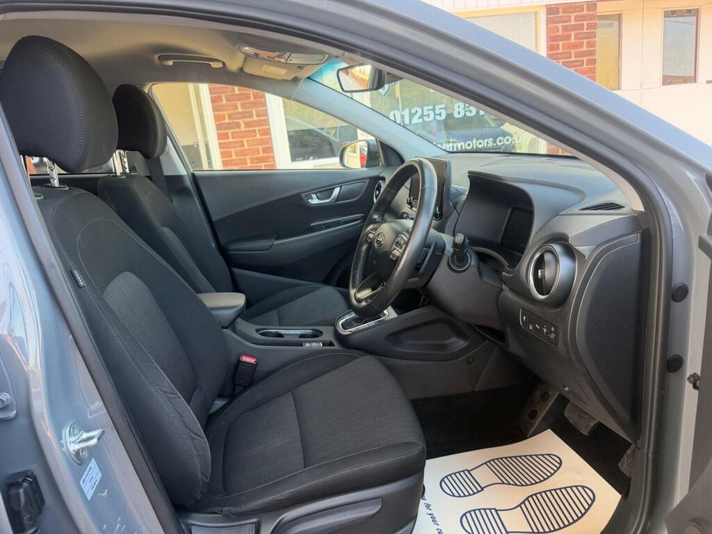 Hyundai Kona Hatchback White #18
