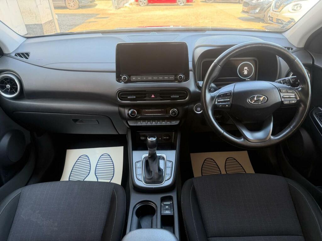 Hyundai Kona Hatchback White #23