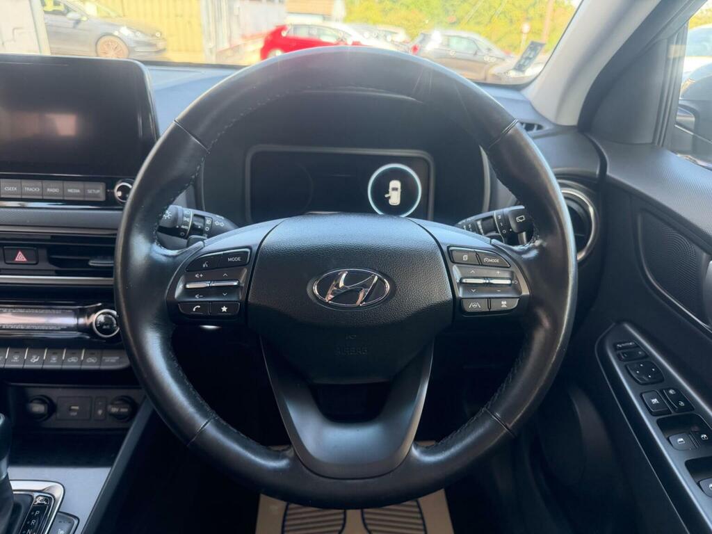 Hyundai Kona Hatchback White #24