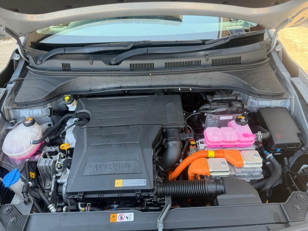 Hyundai Kona Hatchback White #27