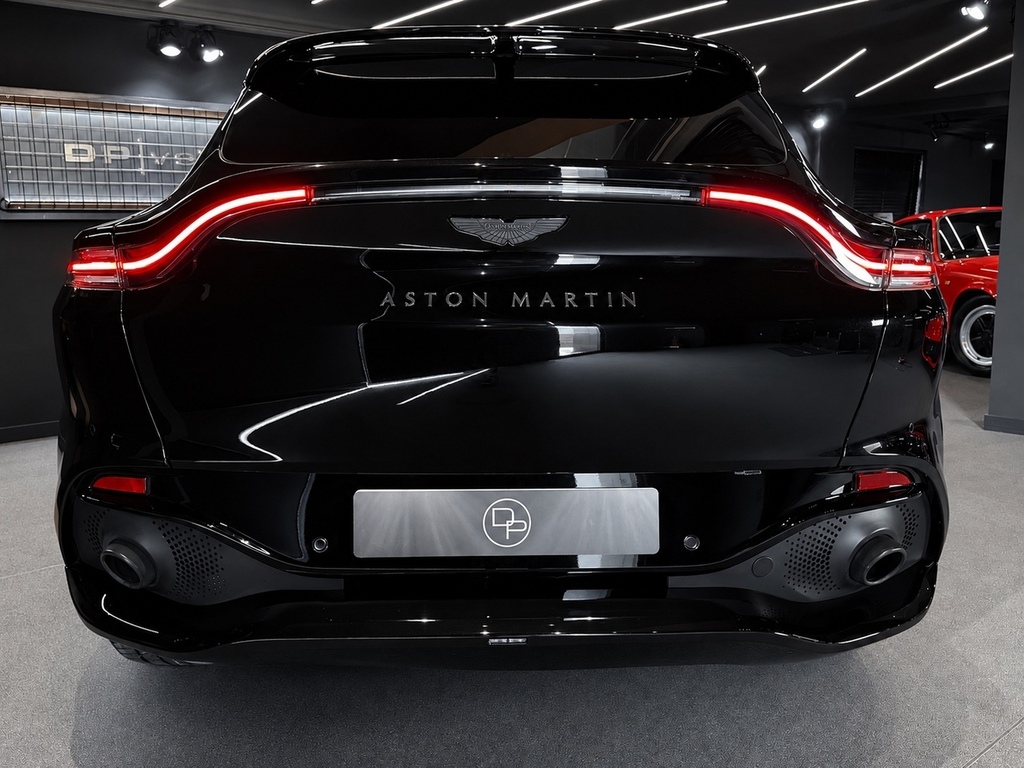 Aston Martin DBX V8 Black #4