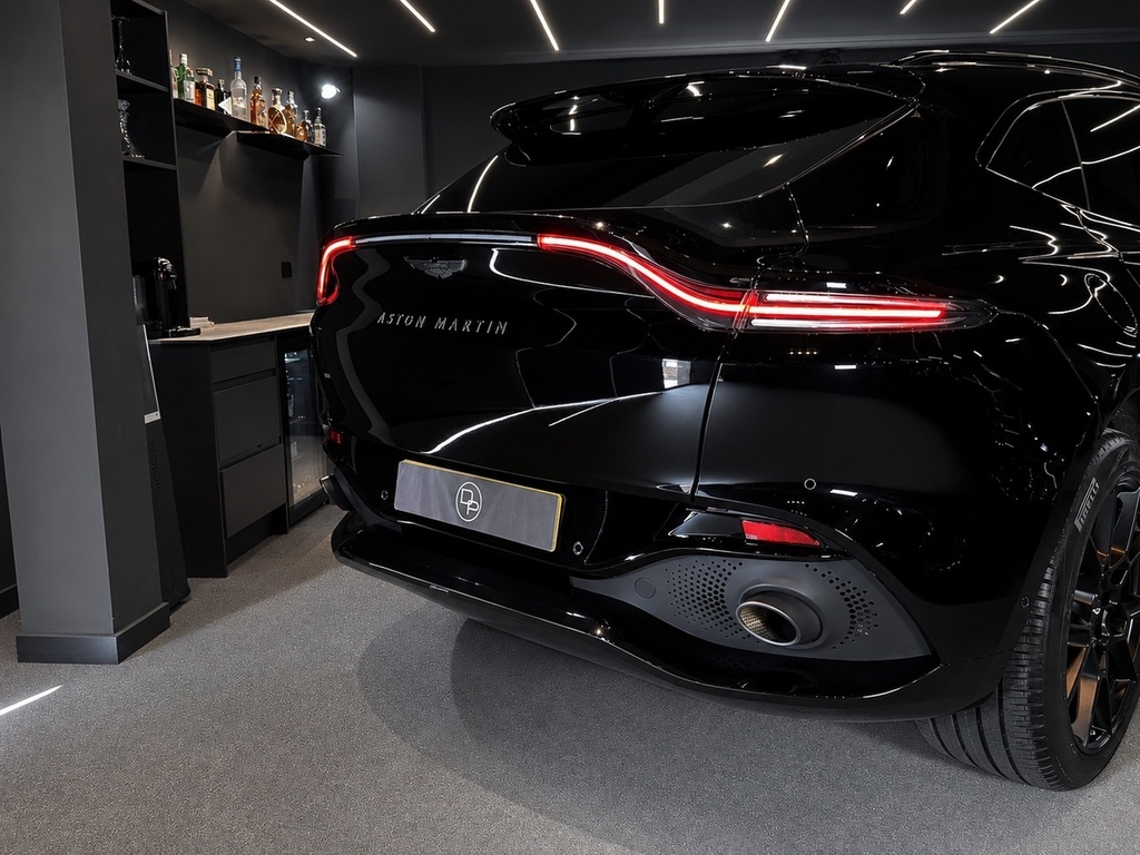 Aston Martin DBX V8 Black #5