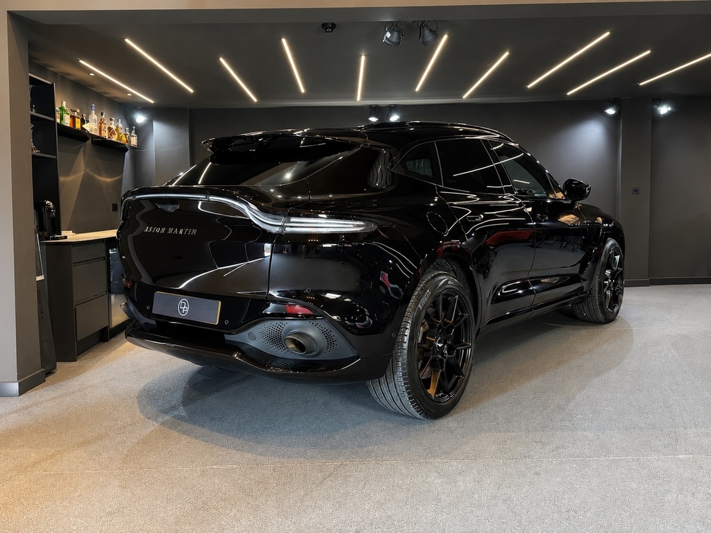 Aston Martin DBX V8 Black #2