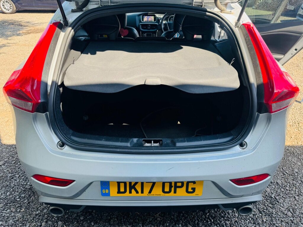 Volvo V40 2017 2.0 D3 R-design Nav Plus Hatchback White #15