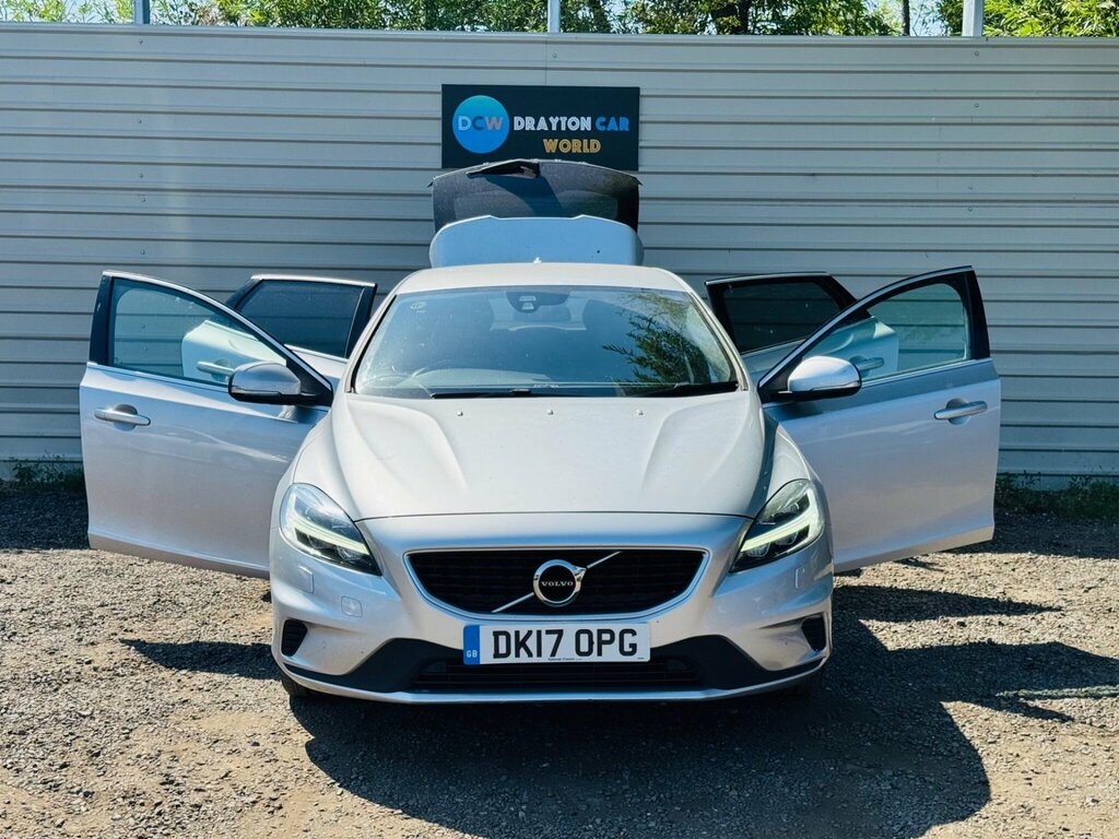 Volvo V40 2017 2.0 D3 R-design Nav Plus Hatchback White #9