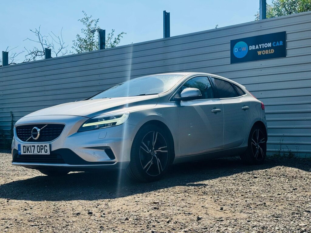 Volvo V40 2017 2.0 D3 R-design Nav Plus Hatchback White #7