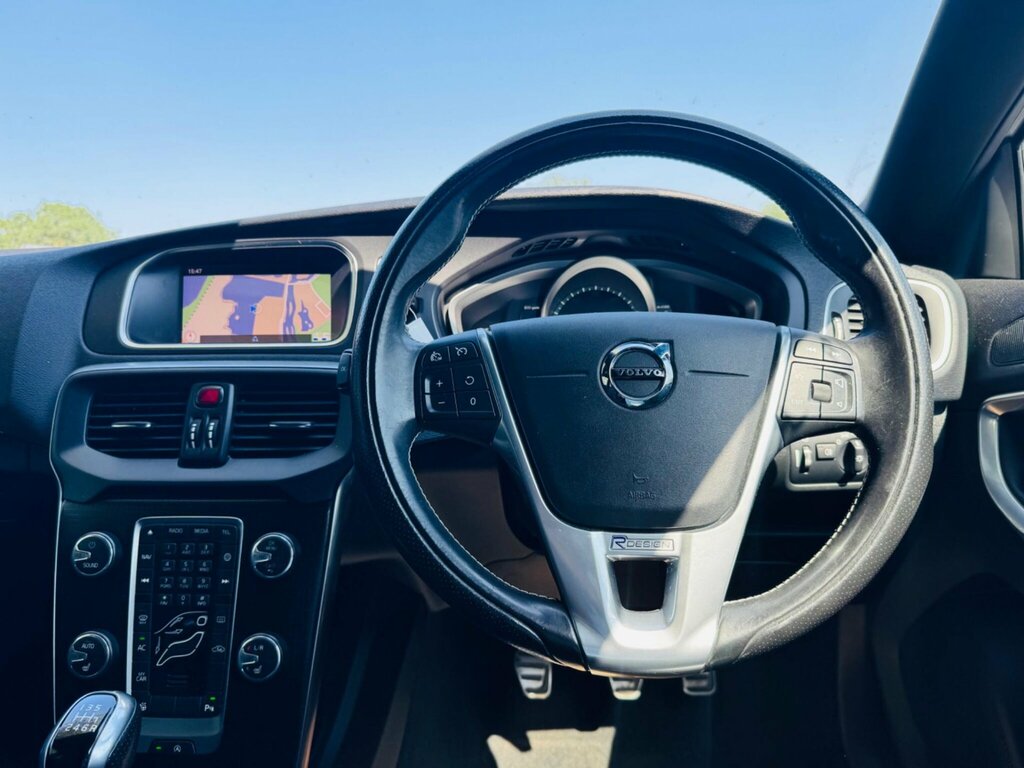 Volvo V40 2017 2.0 D3 R-design Nav Plus Hatchback White #26