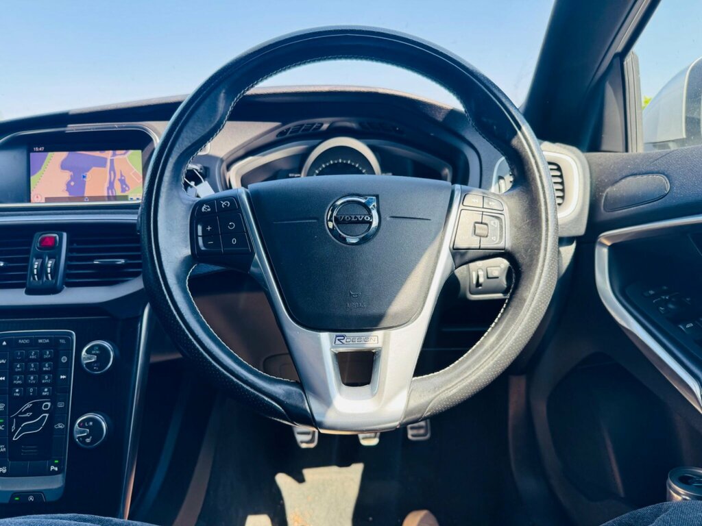 Volvo V40 2017 2.0 D3 R-design Nav Plus Hatchback White #29