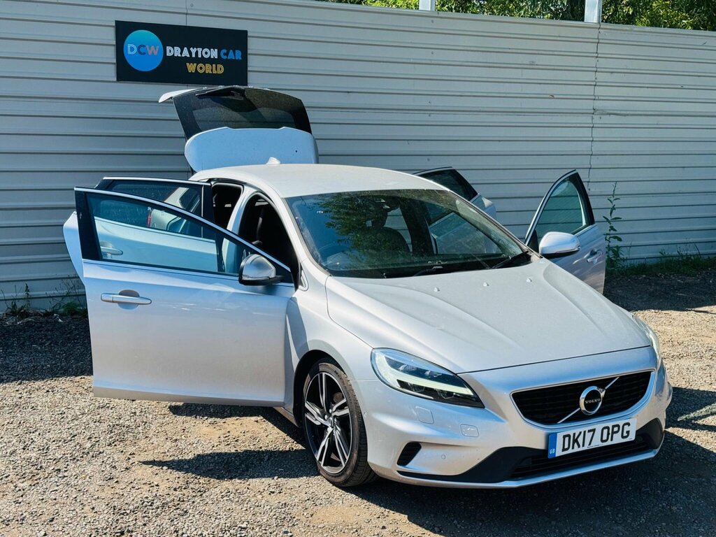 Volvo V40 2017 2.0 D3 R-design Nav Plus Hatchback White #11
