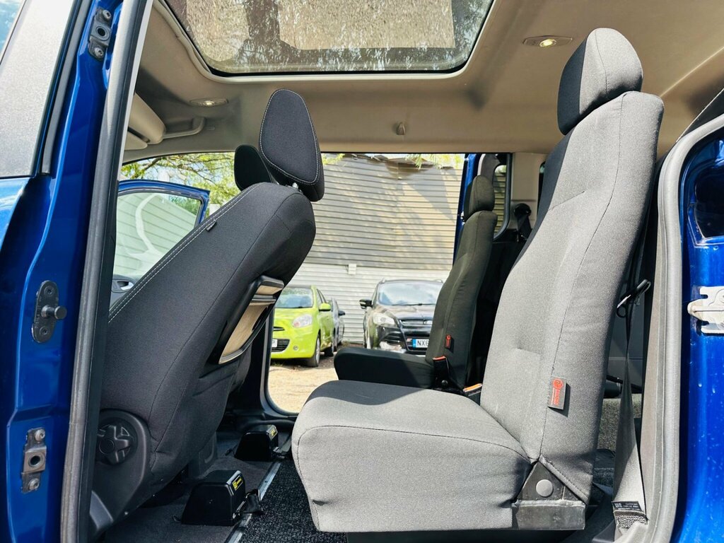 Ford Grand Tourneo Connect Blue #35