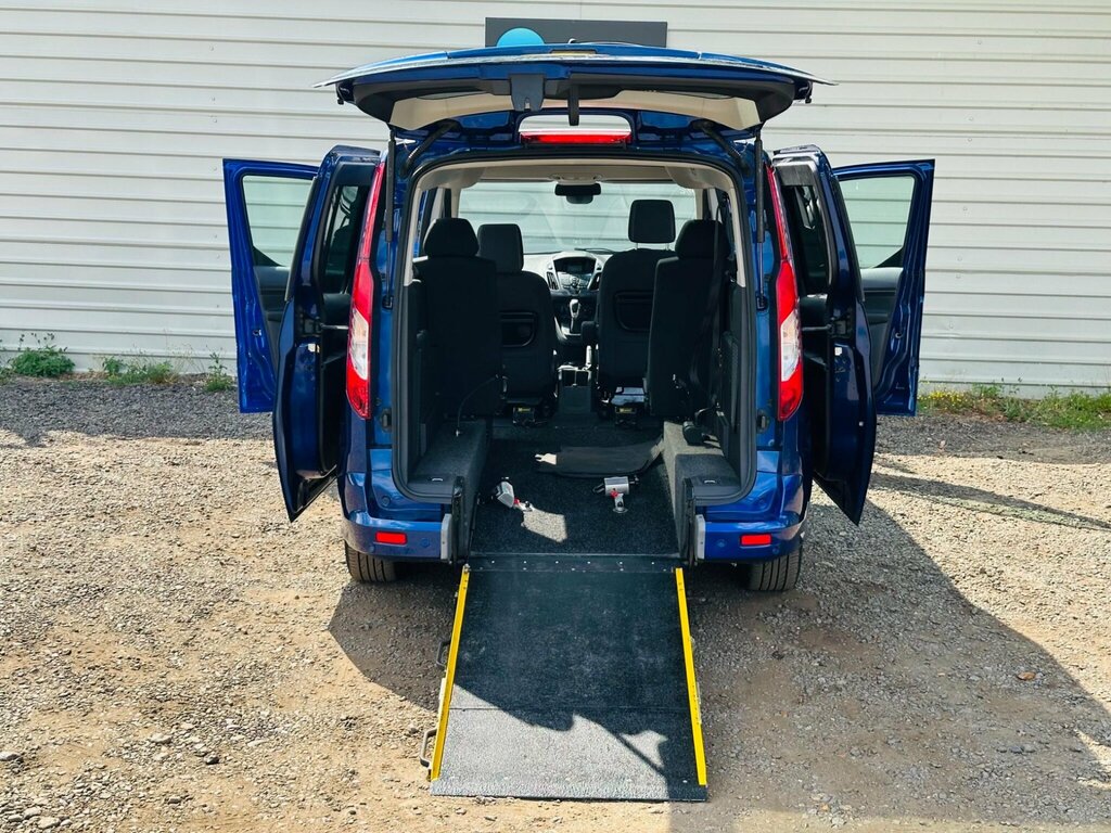 Ford Grand Tourneo Connect Blue #24