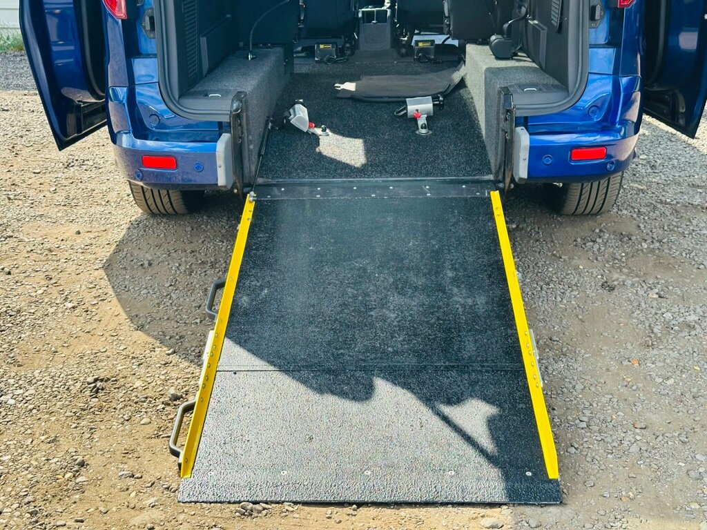 Ford Grand Tourneo Connect Blue #28
