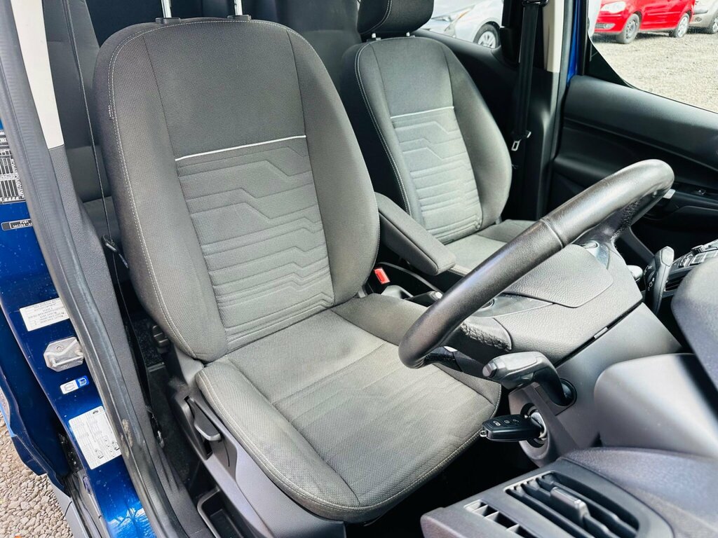 Ford Grand Tourneo Connect Blue #31