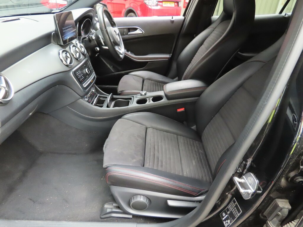Mercedes-Benz GLA Class 2.1 Gla200d Amg Line Premium Black #6