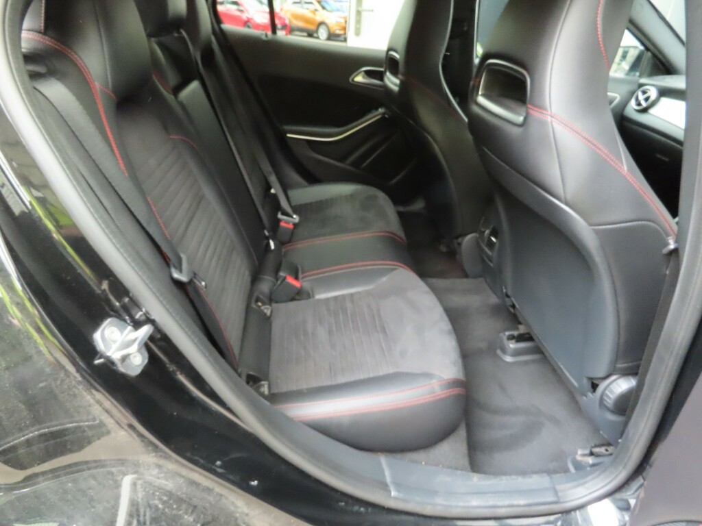 Mercedes-Benz GLA Class 2.1 Gla200d Amg Line Premium Black #5