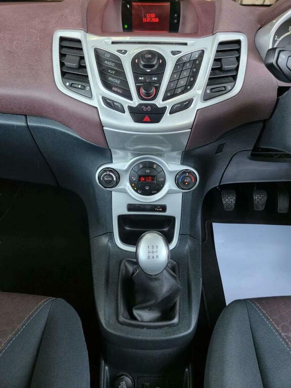 Ford Fiesta 1.4 Titanium AY60XWA Pink #4