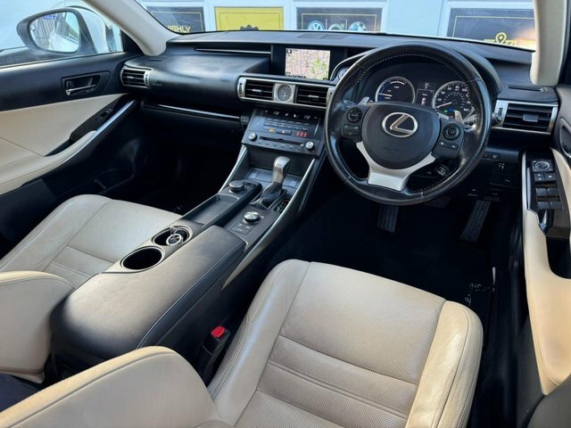 Lexus IS 2.5 300H Executive Edition Saloon Hybri White #6