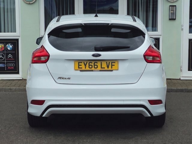 Ford Focus Hatchback Red #25