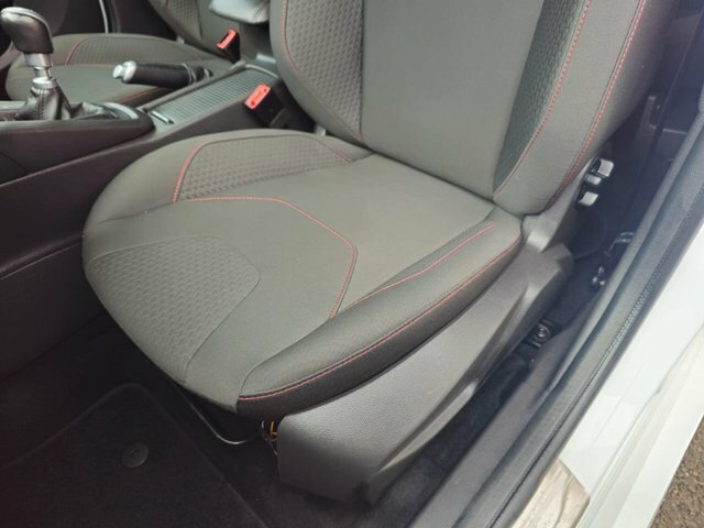 Ford Focus Hatchback Red #16
