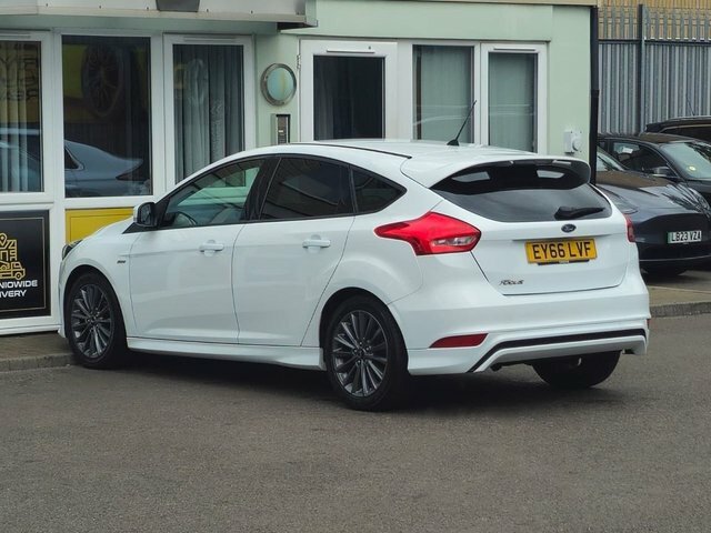 Ford Focus Hatchback Red #24