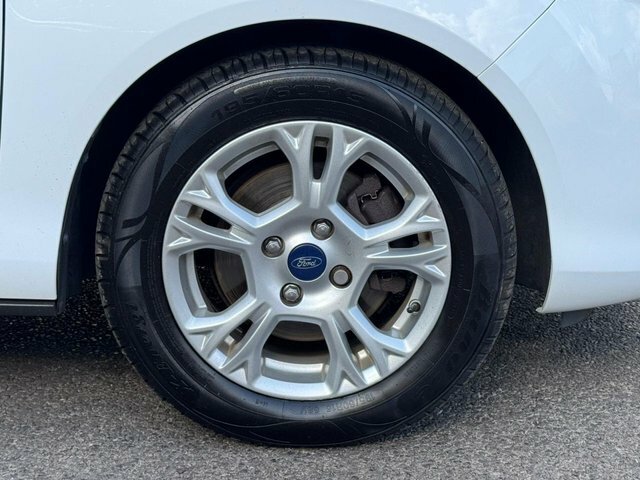 Ford B-Max 1.6 Titanium Navigator Powershift Hatchback Black #42