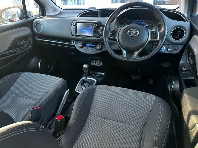 Toyota Yaris Excel Red #4
