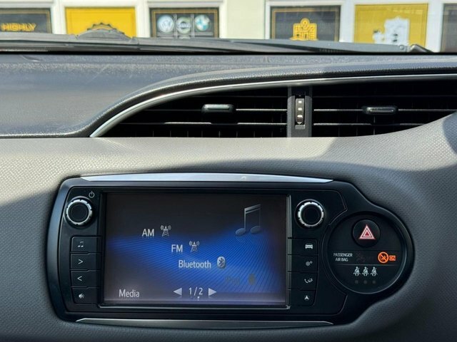 Toyota Yaris Icon Silver #21