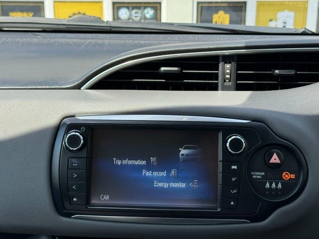 Toyota Yaris Icon Silver #69