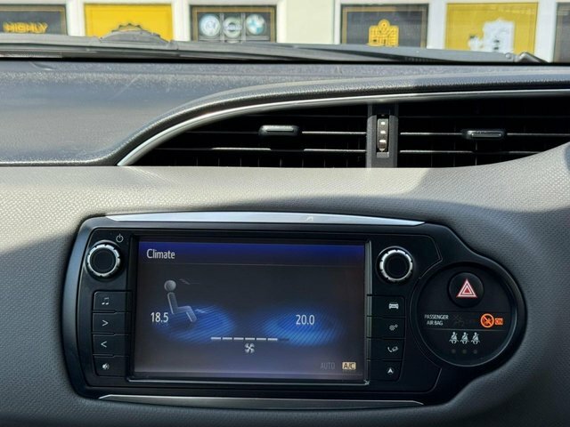Toyota Yaris Icon Silver #67