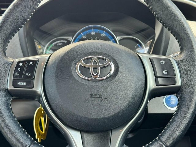 Toyota Yaris Icon Silver #30
