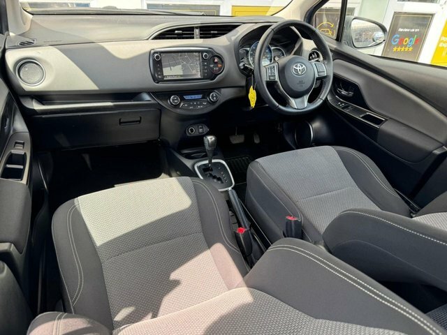 Toyota Yaris Icon Silver #7