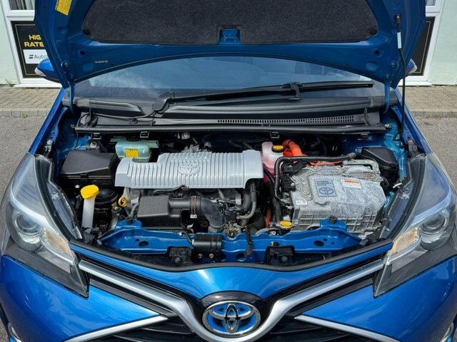 Toyota Yaris Icon Silver #52