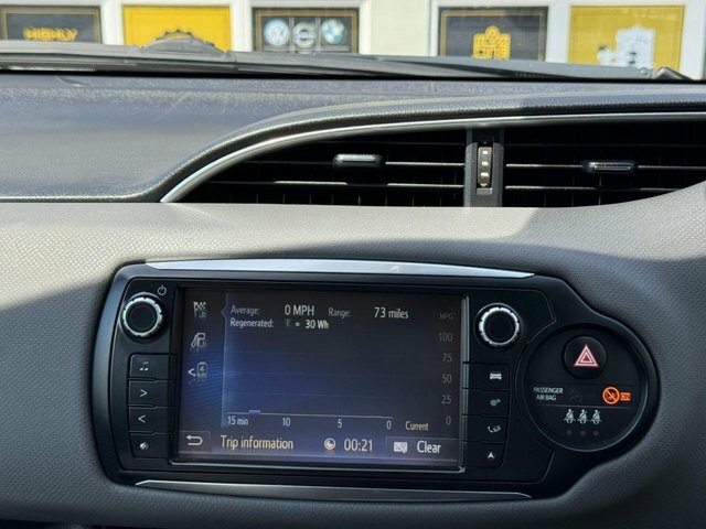 Toyota Yaris Icon Silver #70