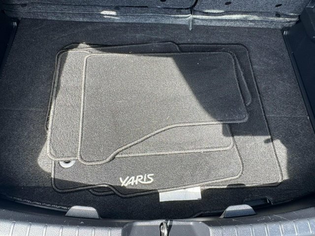 Toyota Yaris Icon Silver #61