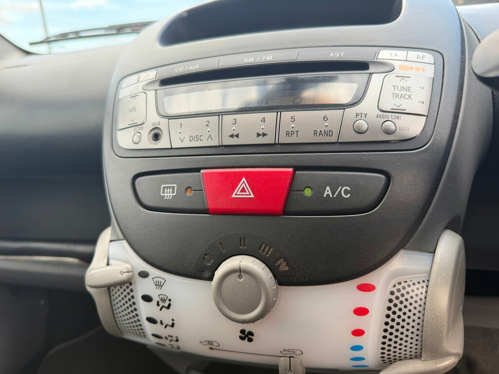 Toyota Aygo Vvt-i Go White #27