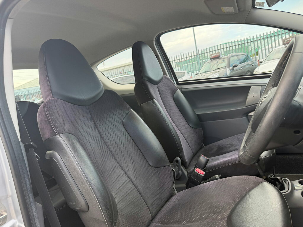 Toyota Aygo Vvt-i Go White #21