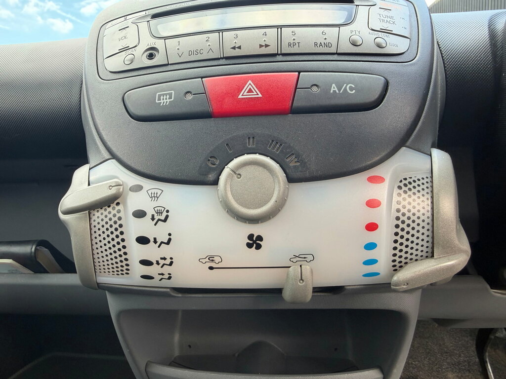 Toyota Aygo Vvt-i Go White #28