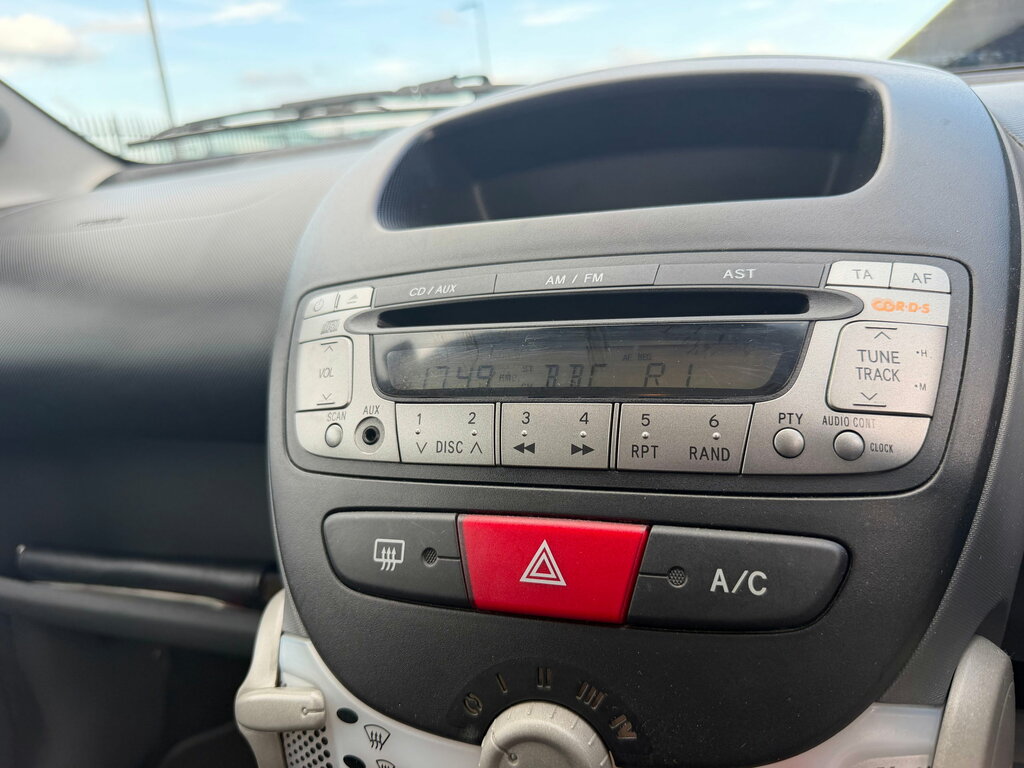 Toyota Aygo Vvt-i Go White #26
