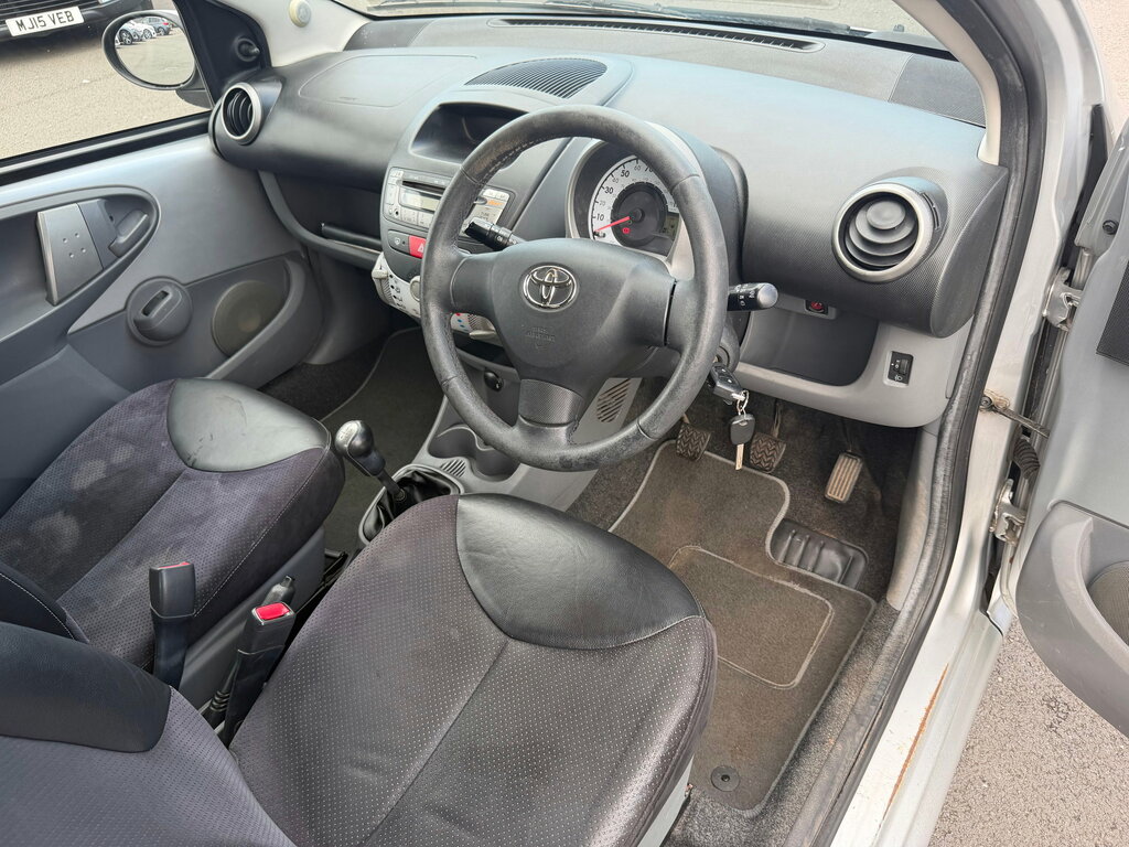 Toyota Aygo Vvt-i Go White #20