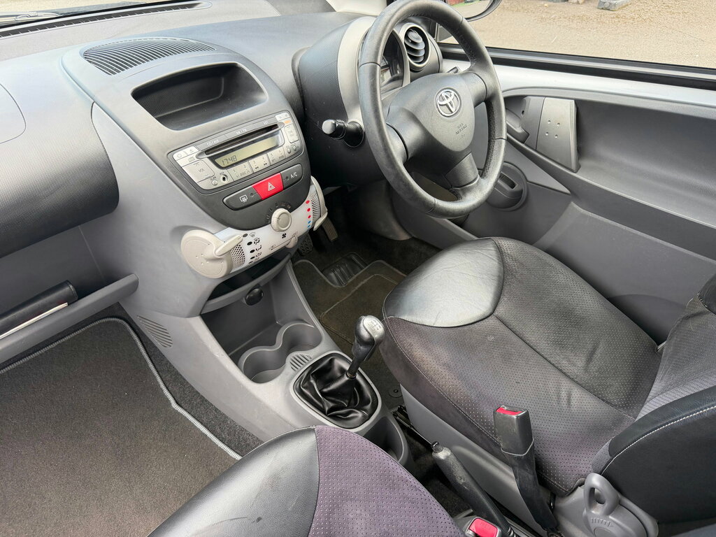 Toyota Aygo Vvt-i Go White #16