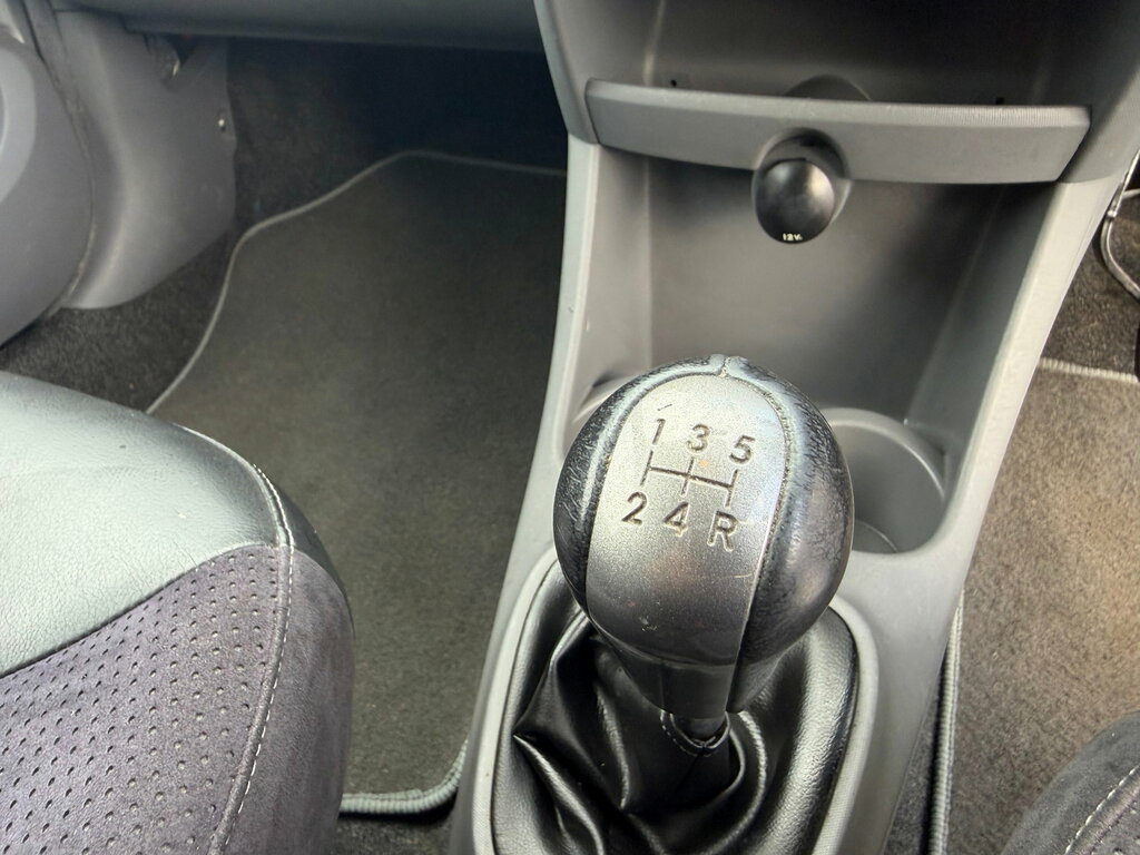 Toyota Aygo Vvt-i Go White #32