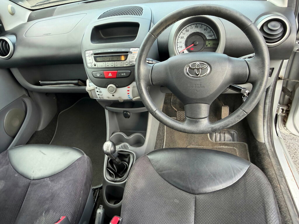 Toyota Aygo Vvt-i Go White #31
