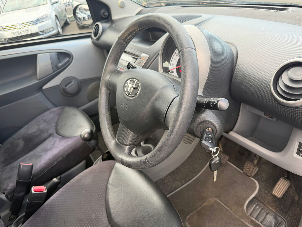 Toyota Aygo Vvt-i Go White #30