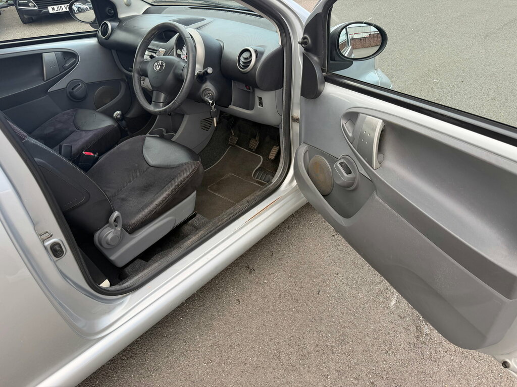 Toyota Aygo Vvt-i Go White #23