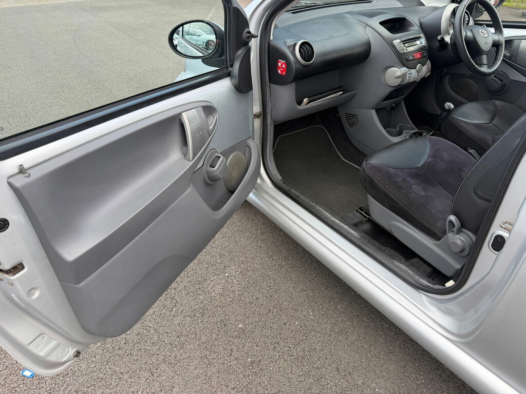 Toyota Aygo Vvt-i Go White #13