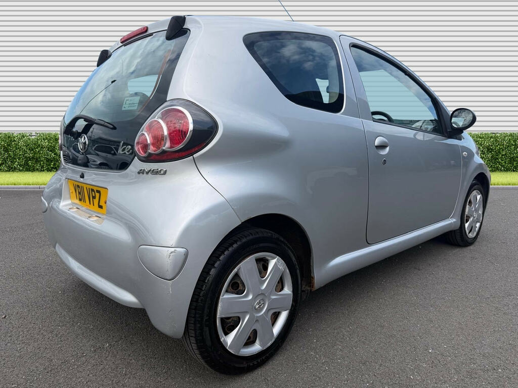 Toyota Aygo Vvt-i Go White #8